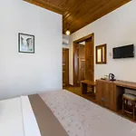 Armistis מלון 2*