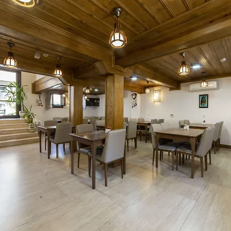 阿尔米思提斯酒店 2*